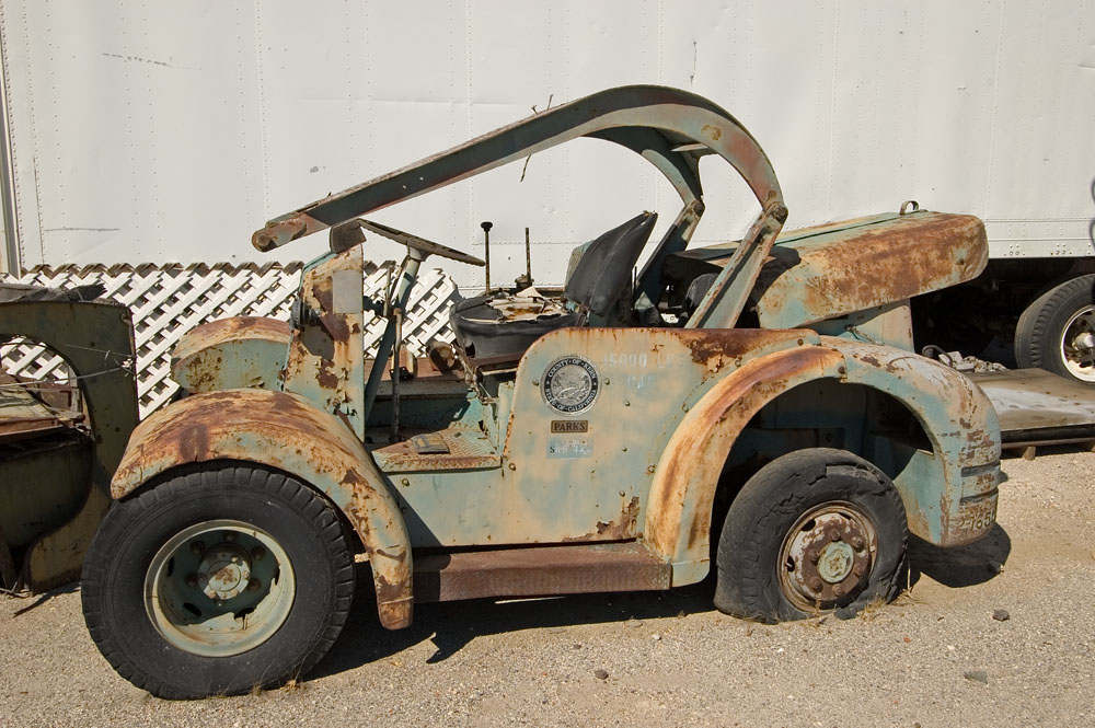 Hyster Loader Hyster Space Saver, model RT-150 loader. Manufactured in Portland, OR, and used by parks service in the Kern County, CA.